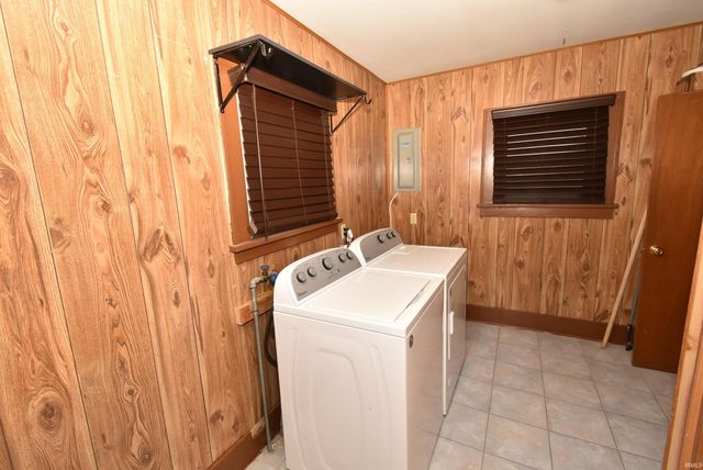 105 N Van Buren Avenue, Fowler, IN 47944