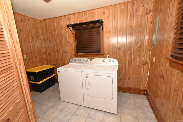 105 N Van Buren Avenue, Fowler, IN 47944