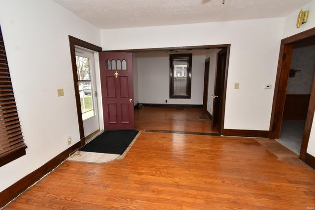 105 N Van Buren Avenue, Fowler, IN 47944