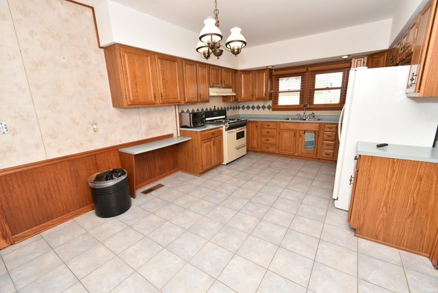 105 N Van Buren Avenue, Fowler, IN 47944