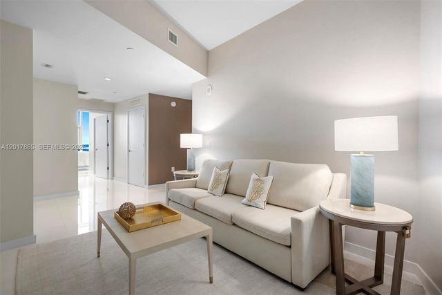 851 NE 1st Ave 3711, Miami, FL 33132