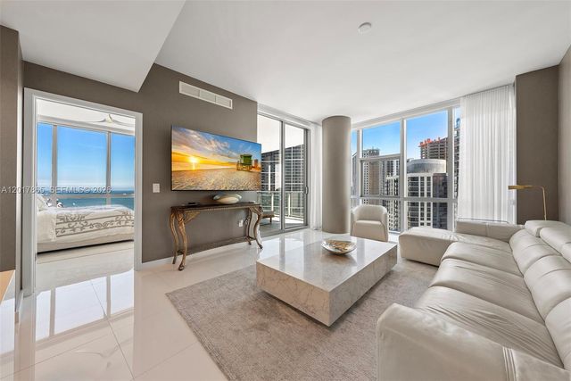 851 NE 1st Ave 3711, Miami, FL 33132