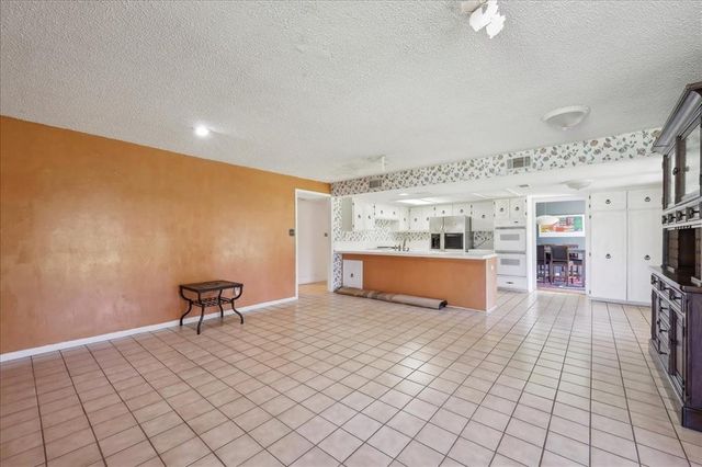 1625 Lindenwood Drive, Orange, TX 77630