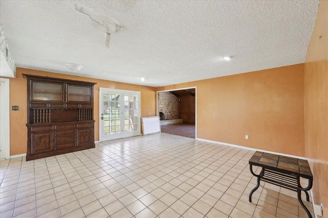 1625 Lindenwood Drive, Orange, TX 77630