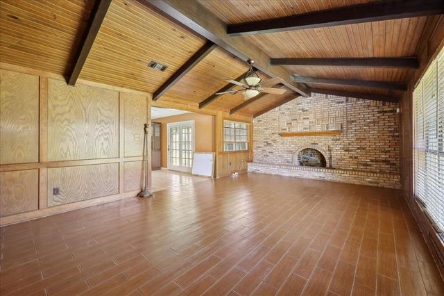1625 Lindenwood Drive, Orange, TX 77630