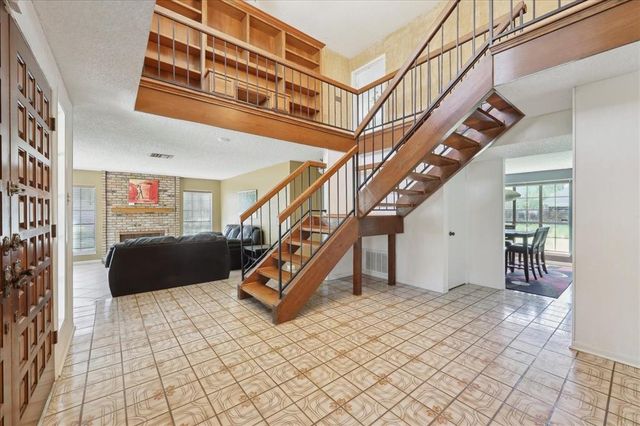 1625 Lindenwood Drive, Orange, TX 77630