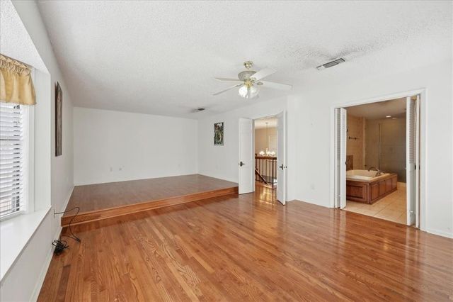1625 Lindenwood Drive, Orange, TX 77630