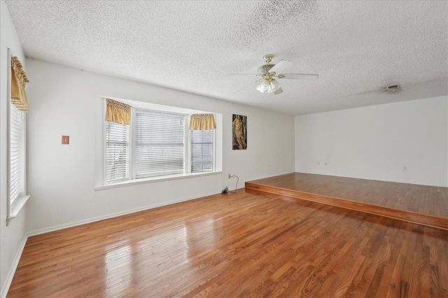 1625 Lindenwood Drive, Orange, TX 77630
