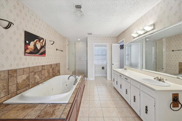 1625 Lindenwood Drive, Orange, TX 77630