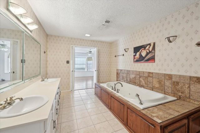 1625 Lindenwood Drive, Orange, TX 77630
