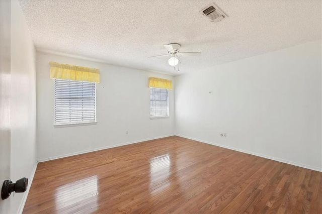 1625 Lindenwood Drive, Orange, TX 77630