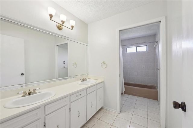 1625 Lindenwood Drive, Orange, TX 77630