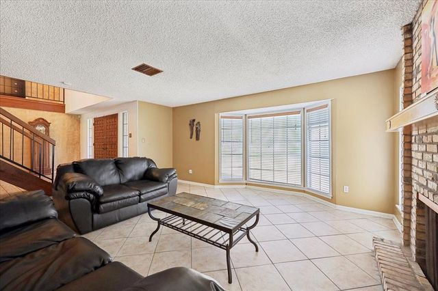 1625 Lindenwood Drive, Orange, TX 77630