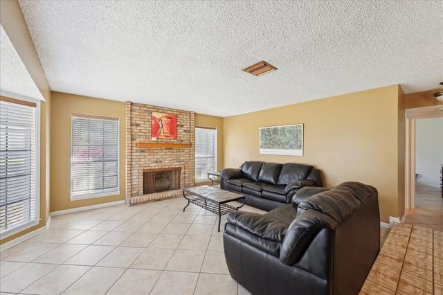 1625 Lindenwood Drive, Orange, TX 77630