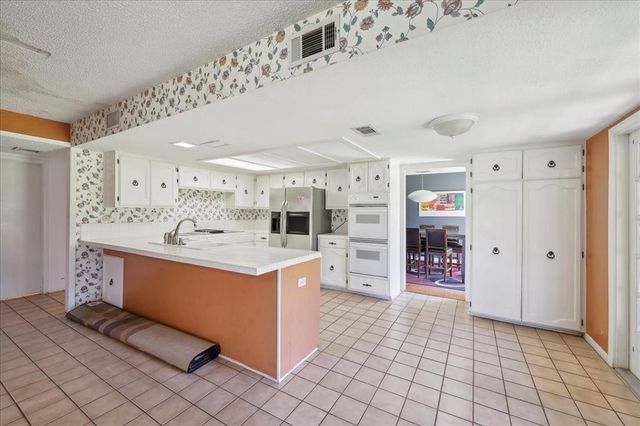 1625 Lindenwood Drive, Orange, TX 77630