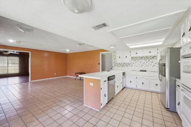 1625 Lindenwood Drive, Orange, TX 77630