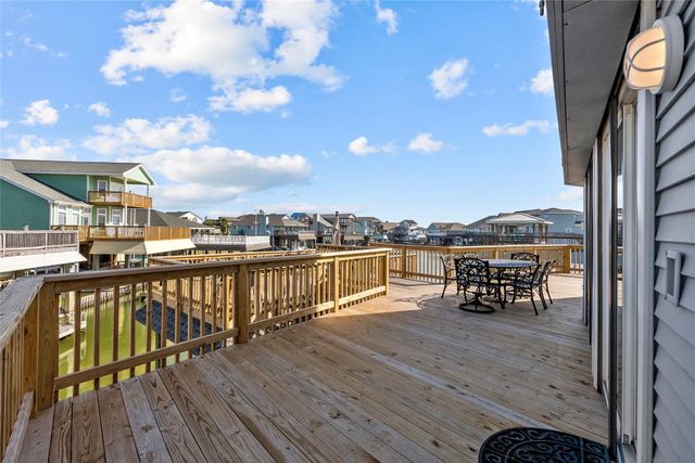 518 Paradise Drive, Tiki Island, TX 77554