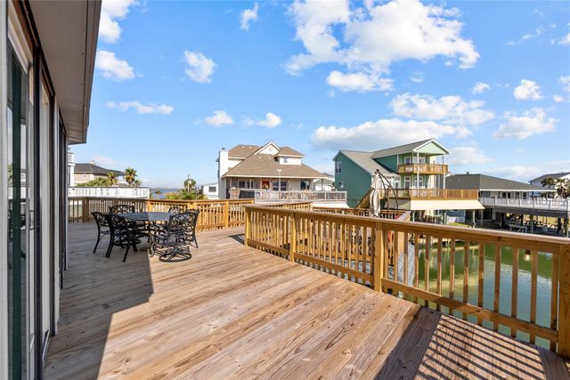 518 Paradise Drive, Tiki Island, TX 77554