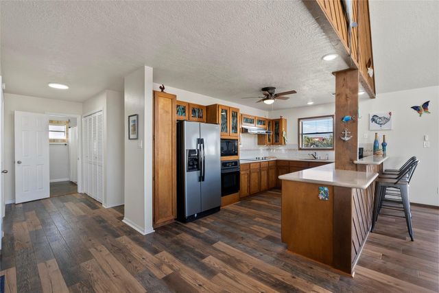 518 Paradise Drive, Tiki Island, TX 77554