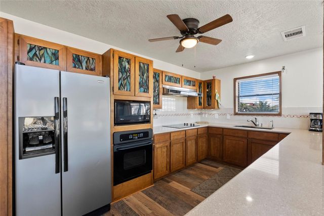 518 Paradise Drive, Tiki Island, TX 77554