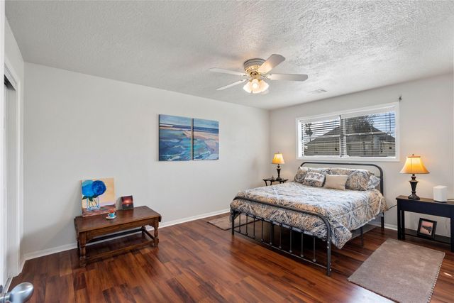 518 Paradise Drive, Tiki Island, TX 77554