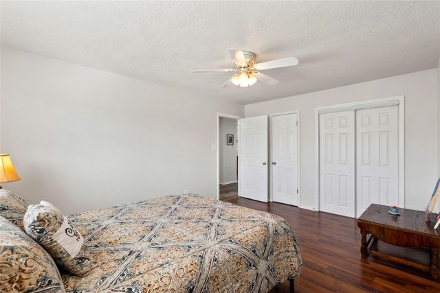 518 Paradise Drive, Tiki Island, TX 77554