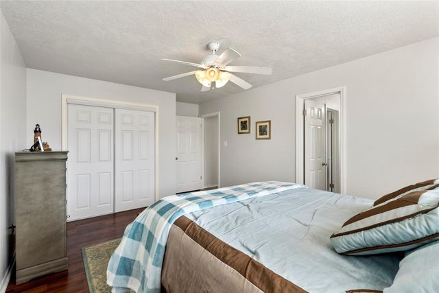 518 Paradise Drive, Tiki Island, TX 77554