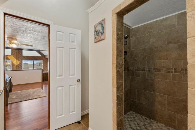 518 Paradise Drive, Tiki Island, TX 77554