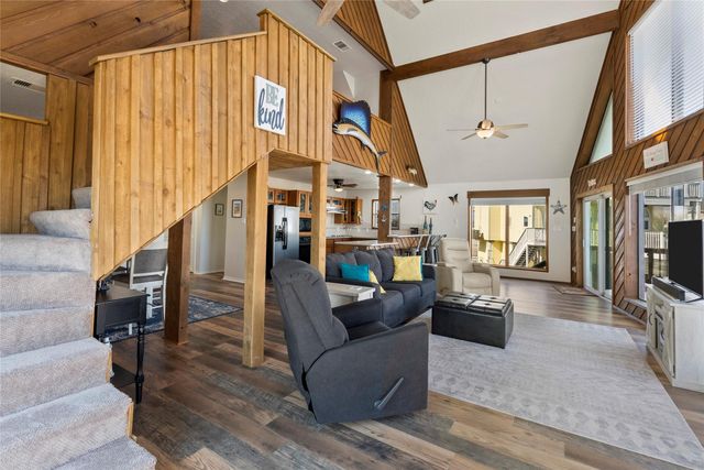 518 Paradise Drive, Tiki Island, TX 77554