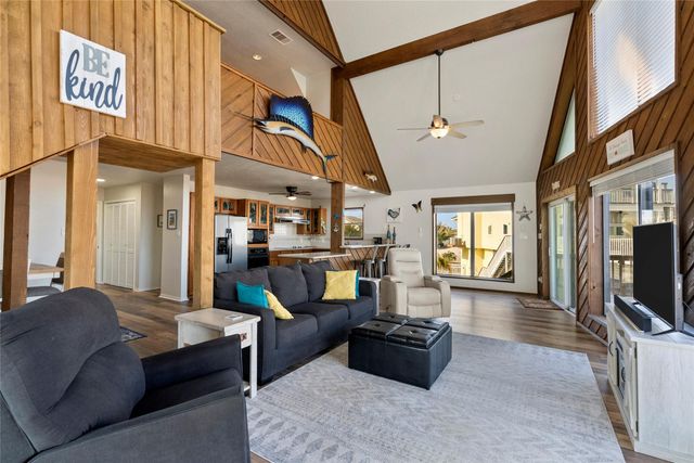 518 Paradise Drive, Tiki Island, TX 77554