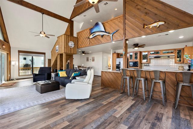 518 Paradise Drive, Tiki Island, TX 77554