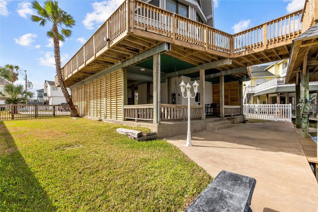 518 Paradise Drive, Tiki Island, TX 77554