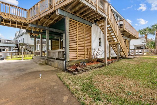 518 Paradise Drive, Tiki Island, TX 77554