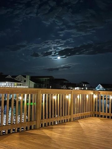 518 Paradise Drive, Tiki Island, TX 77554