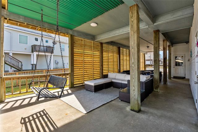 518 Paradise Drive, Tiki Island, TX 77554