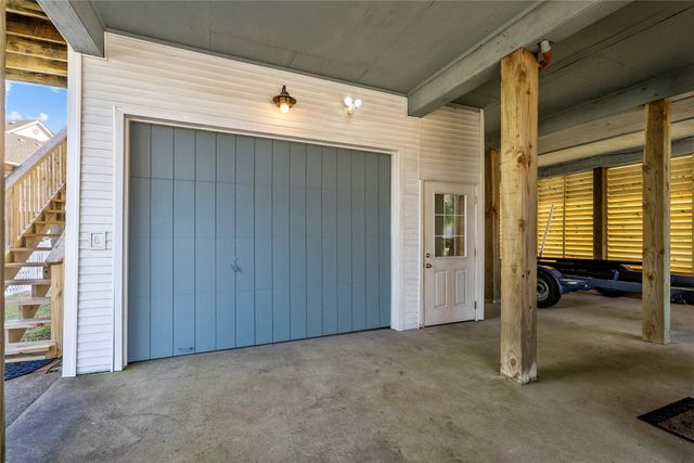 518 Paradise Drive, Tiki Island, TX 77554