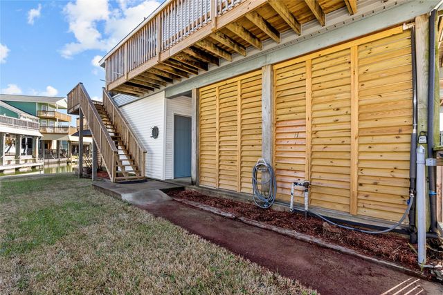 518 Paradise Drive, Tiki Island, TX 77554