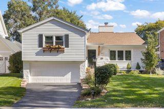 211 Crest Road, Glen Ellyn, IL 60137