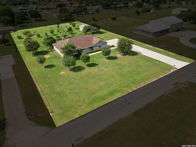 1143 CODY LN, Marion, TX 78124