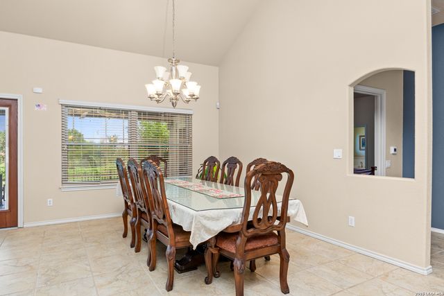 1143 CODY LN, Marion, TX 78124