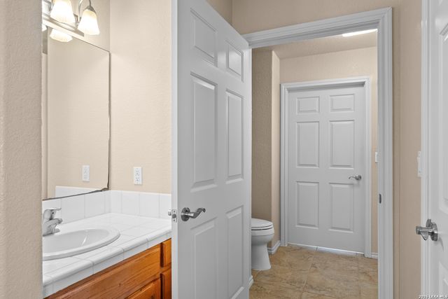 1143 CODY LN, Marion, TX 78124