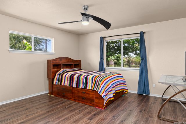 1143 CODY LN, Marion, TX 78124