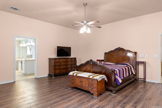 1143 CODY LN, Marion, TX 78124