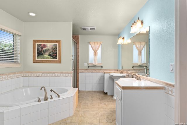 1143 CODY LN, Marion, TX 78124