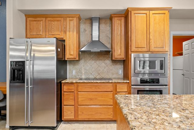 1143 CODY LN, Marion, TX 78124