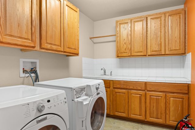 1143 CODY LN, Marion, TX 78124