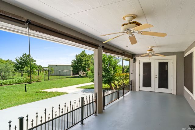 1143 CODY LN, Marion, TX 78124