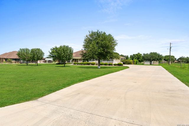 1143 CODY LN, Marion, TX 78124