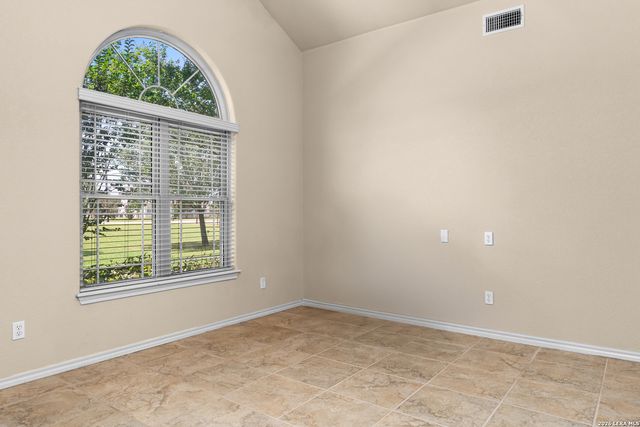 1143 CODY LN, Marion, TX 78124
