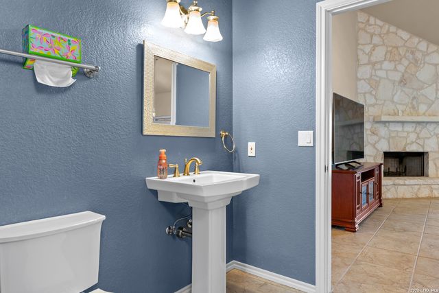 1143 CODY LN, Marion, TX 78124